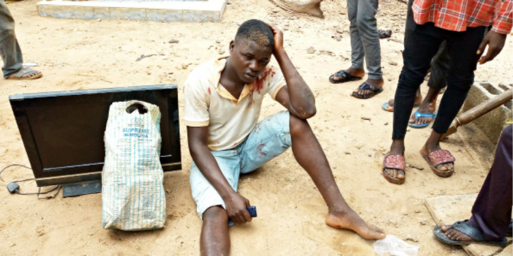 Man escapes mob action after he allegedly stole TV in Abuja
