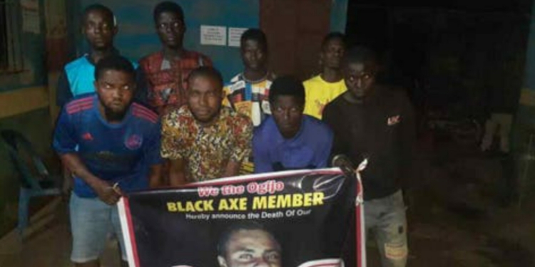 Police arrest eight suspected cultists while mourning dead colleague in Ogun