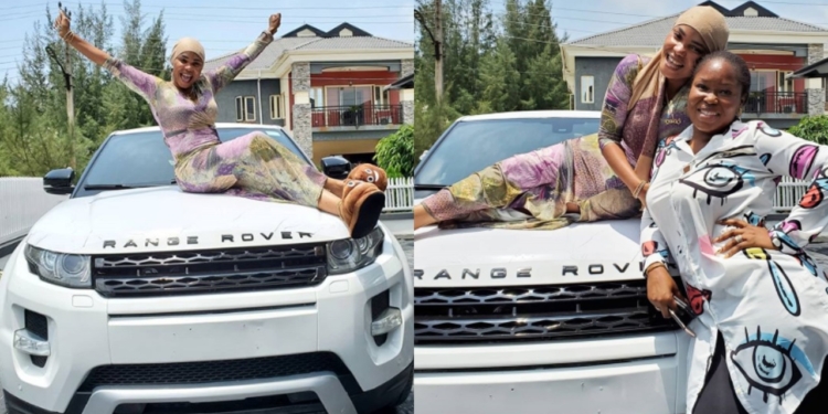 Nollywood actress, Iyabo ojo becomes a owner of the latest Range Rover SUV