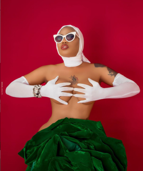 Toyin Lawani goes naked with a giant green flower to celebrate Nigeria's 60th independence day (photos)