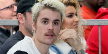HOLLYWOOD, CALIFORNIA - JANUARY 23: Justin Bieber (L) and Tori Kelly (R) attend an event honoring Sir Lucian Grainge with a star on the Hollywood Walk of Fame on January 23, 2020 in Hollywood, California. (Photo by David Livingston/Getty Images)