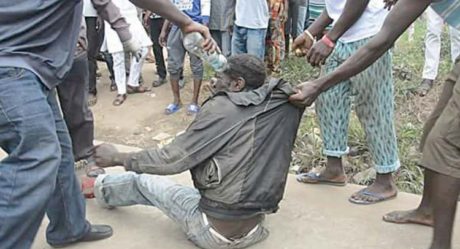 Mob sets two persons ablaze in Ibadan over alleged robbery