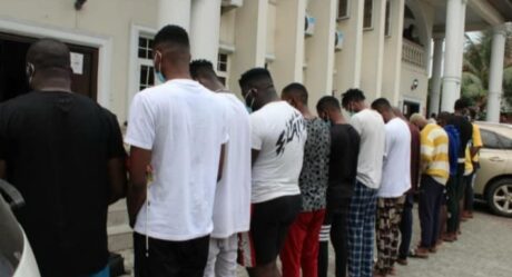 PHOTOS: EFCC operatives arrest medical doctor, 17 others over fraud in Owerri