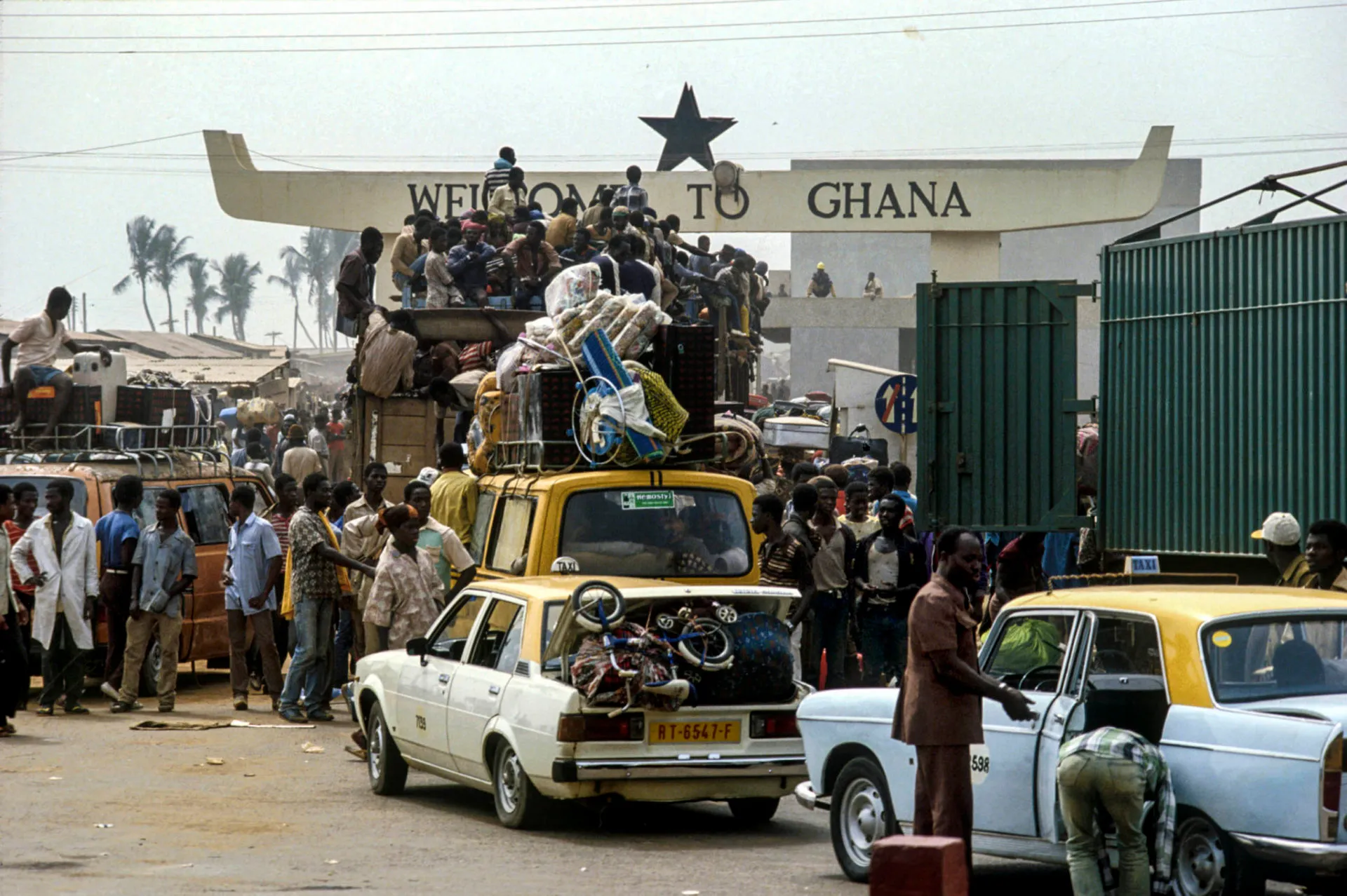 Ghanaians finally arriving their country after the mass exodus from Nigeria