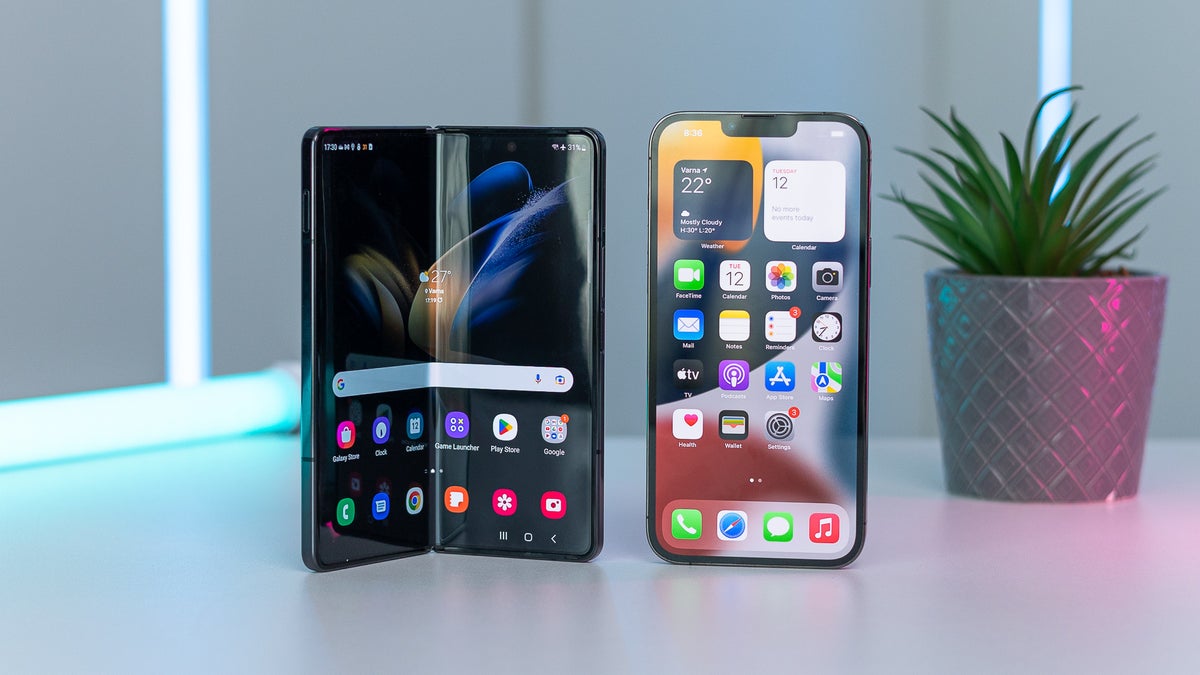 apple iphone foldable vs samsung fold z