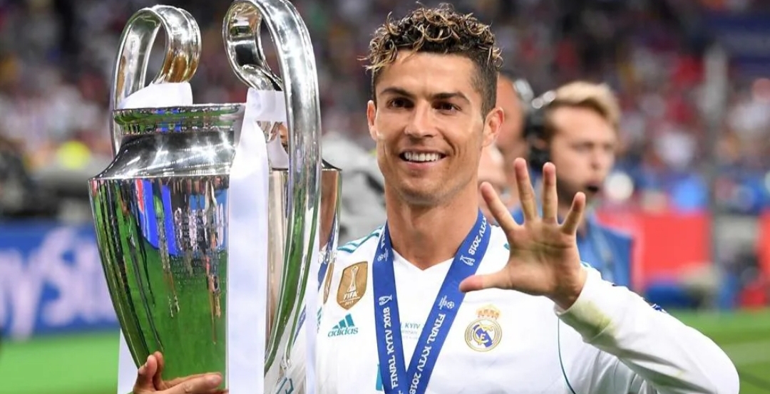 Cristiano Ronaldo celebrates his fifth title