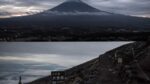 boy left on mount fuji