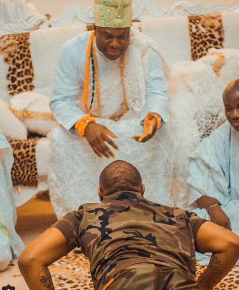 Davido goes flat on the ground as he pays Ooni of Ife a courtesy visit(photos)