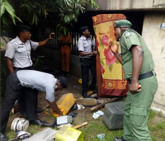 Photos:?Another ritualist hide out uncovered under the bridge at the back of Onikan stadium in Lagos