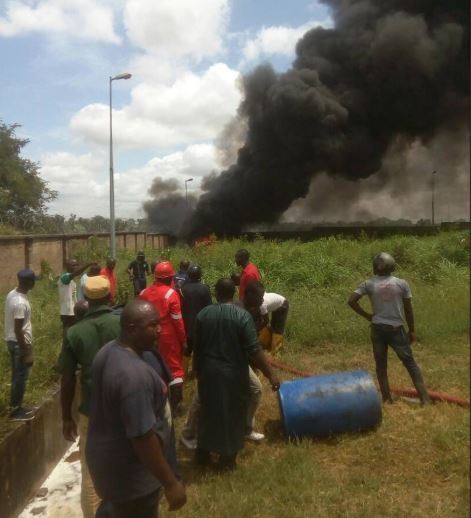 Photos:?Fire guts NNPC?depot in Niger State
