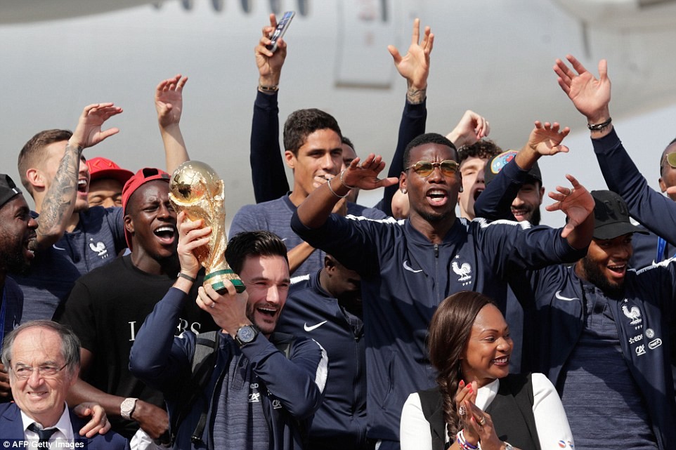 500,000 fans give France National team a heroes