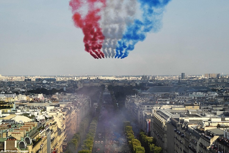 500,000 fans give France National team a heroes