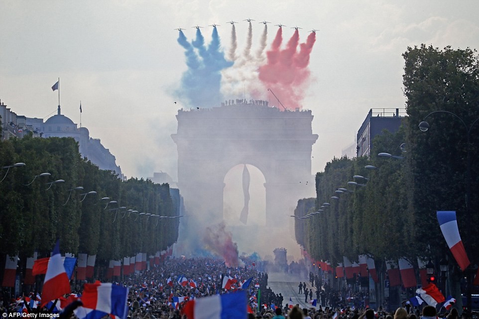 500,000 fans give France National team a heroes