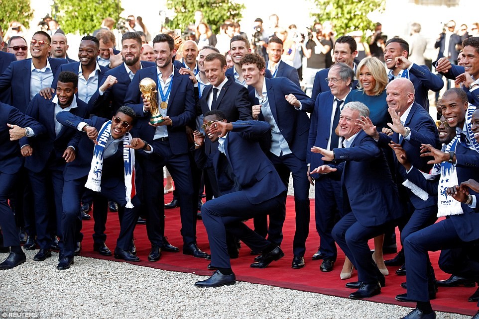 500,000 fans give France National team a heroes