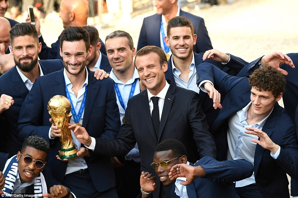 500,000 fans give France National team a heroes