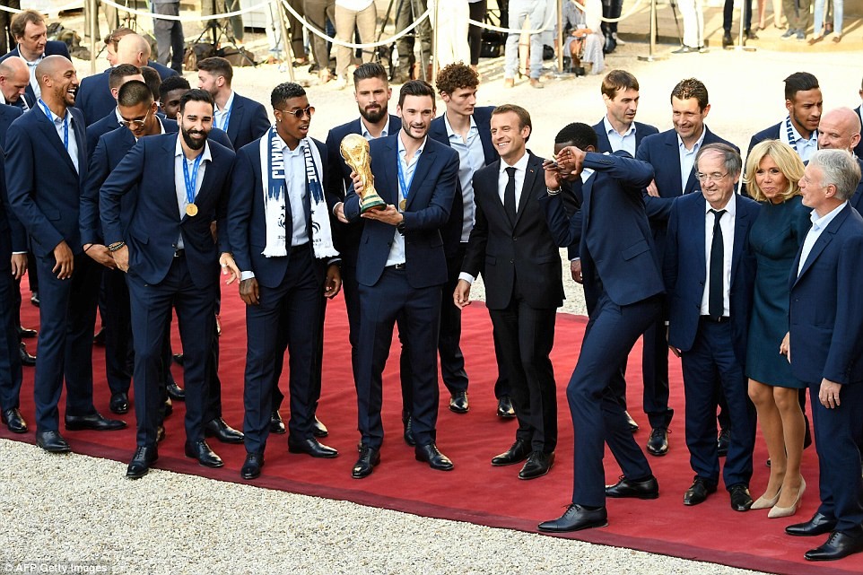 500,000 fans give France National team a heroes