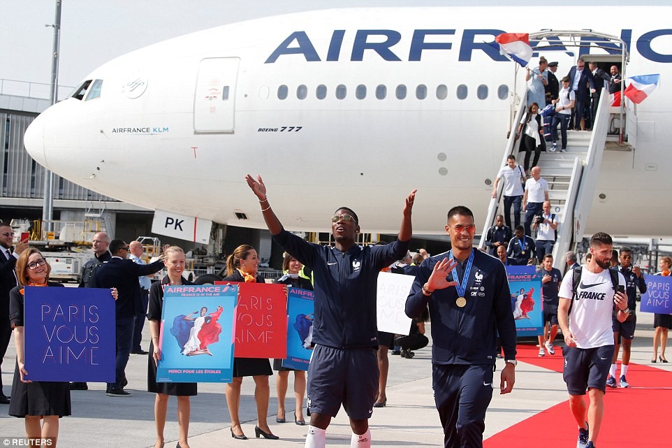 500,000 fans give France National team a heroes