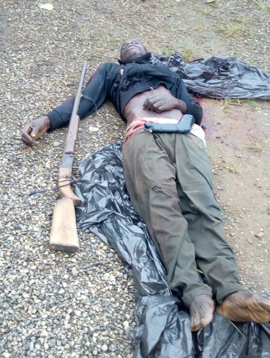 Photo: Armed robber shot dead in shootout with police along Sagamu-Benin Expressway.