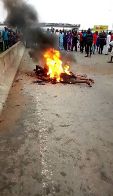Graphic Photos/Video: Irate youths set ablaze two suspected 